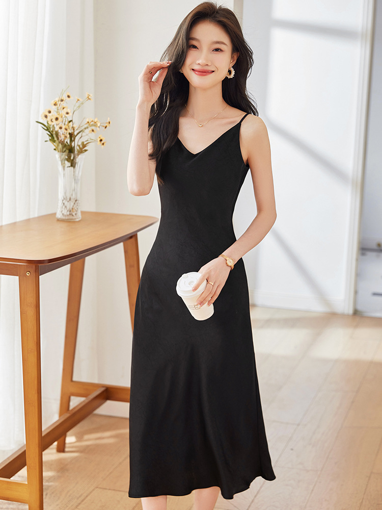 Black slip dress women's summer 2024 new high-end sense V-neck waist midi suit with skirt